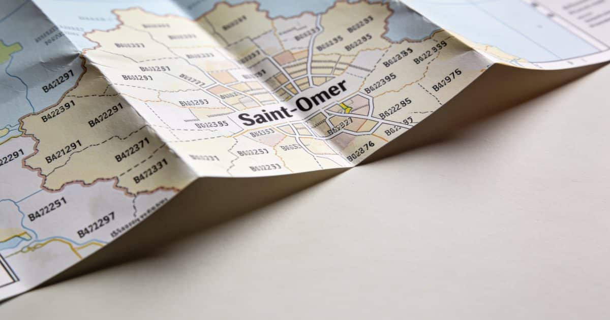 Une carte de Saint-Omer avec des codes postaux visibles